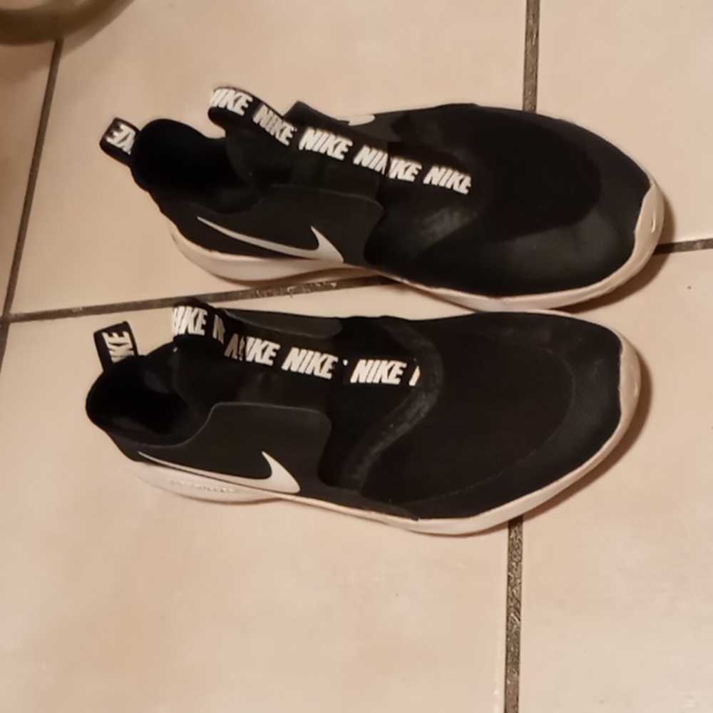 Nike Kids Flex Runnee Sneaker Black Size 5.5 Youth